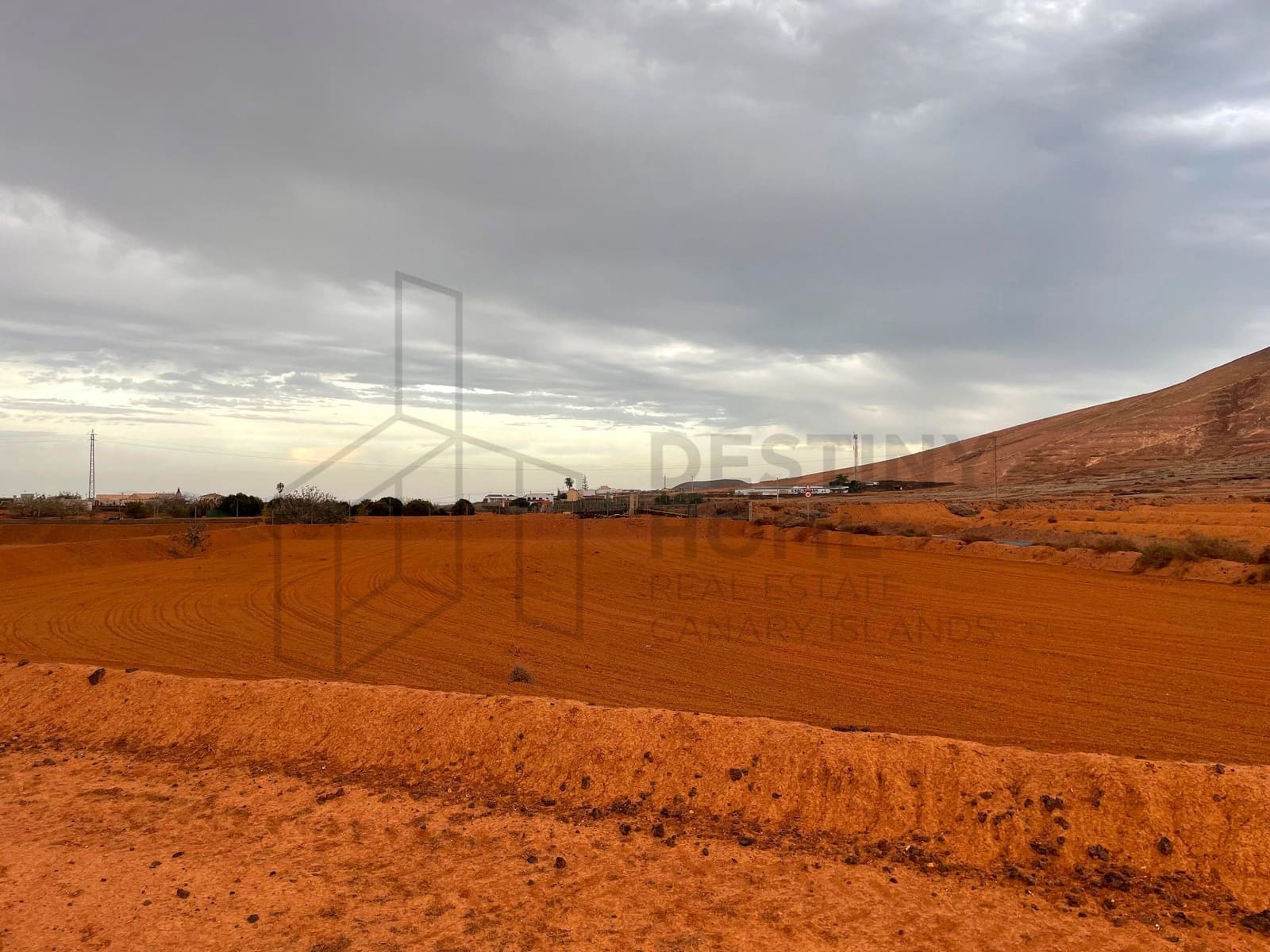 Grunde uden byggetilladelser til salg i Villaverde - € 99.000 (Ref: 8656109)