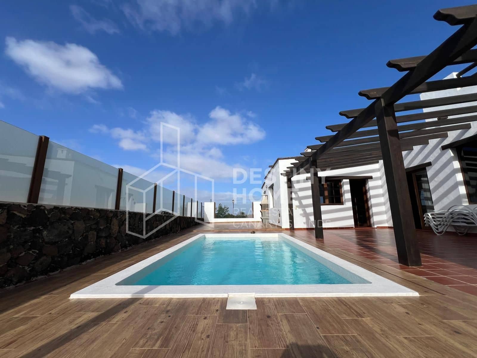 4 slaapkamer Villa te koop in Villaverde met zwembad garage - € 735.000 (Ref: 8781162)