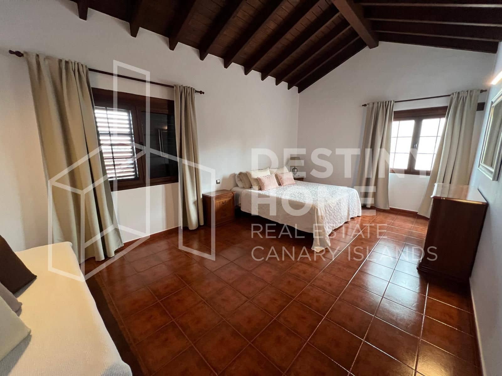 4 slaapkamer Villa te koop in Villaverde met zwembad garage - € 735.000 (Ref: 8781162)