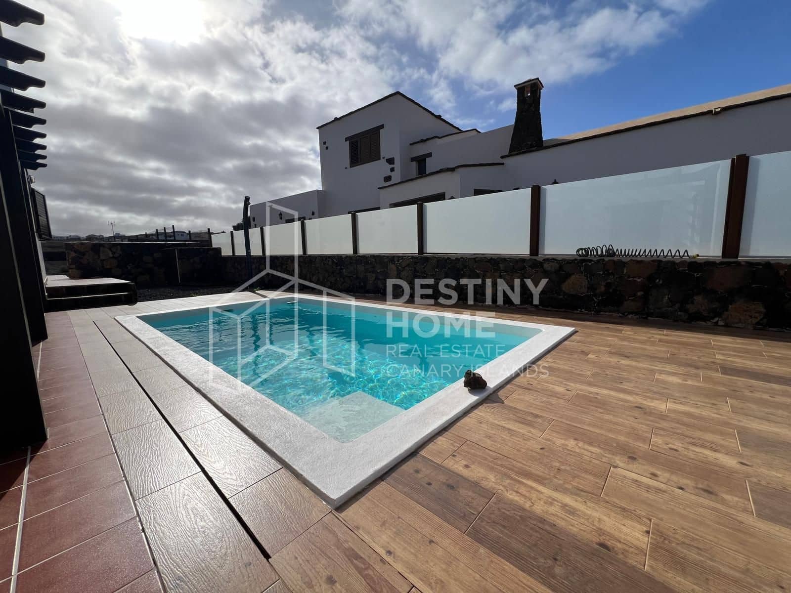 4 slaapkamer Villa te koop in Villaverde met zwembad garage - € 735.000 (Ref: 8781162)