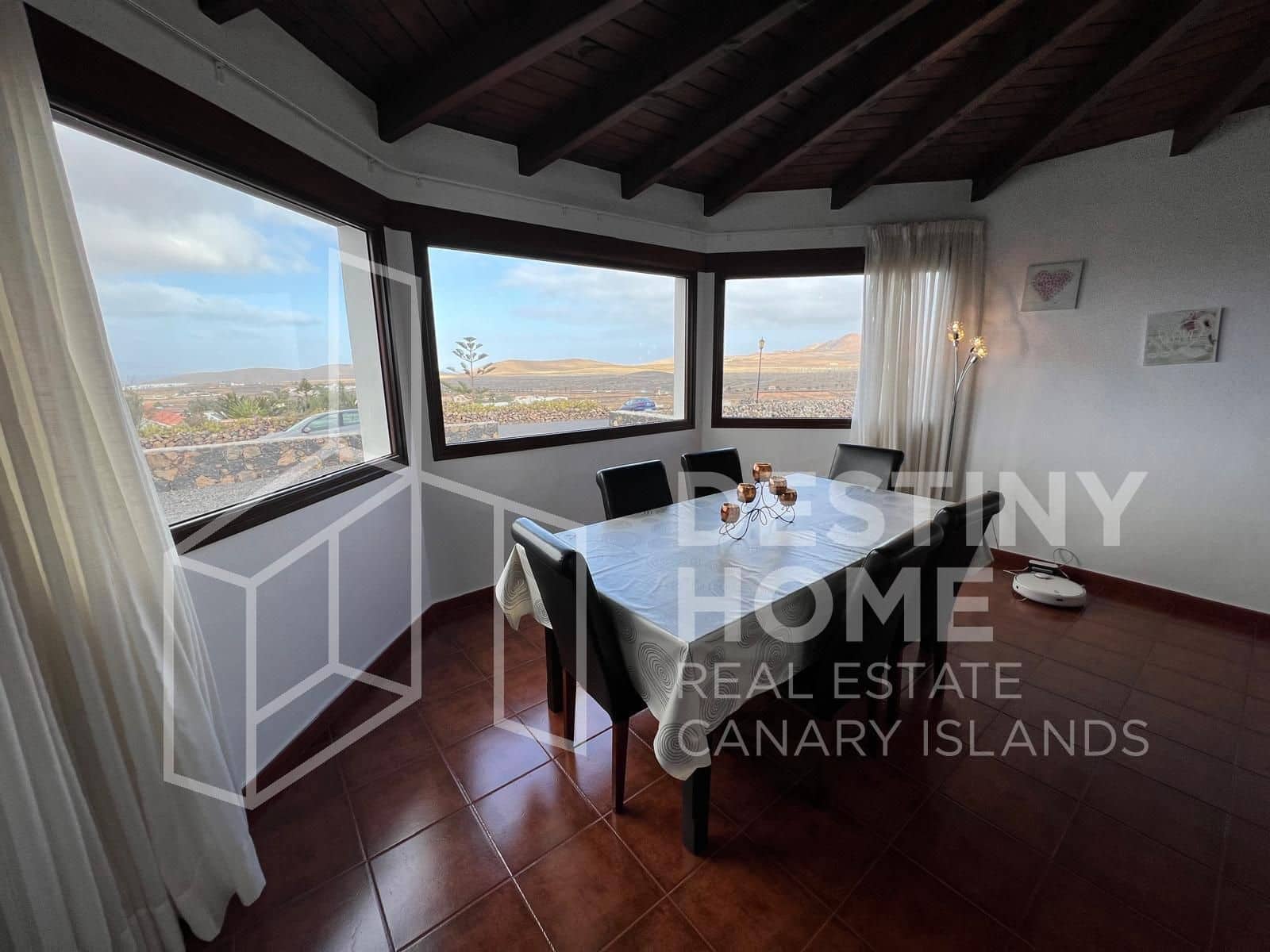 4 slaapkamer Villa te koop in Villaverde met zwembad garage - € 735.000 (Ref: 8781162)