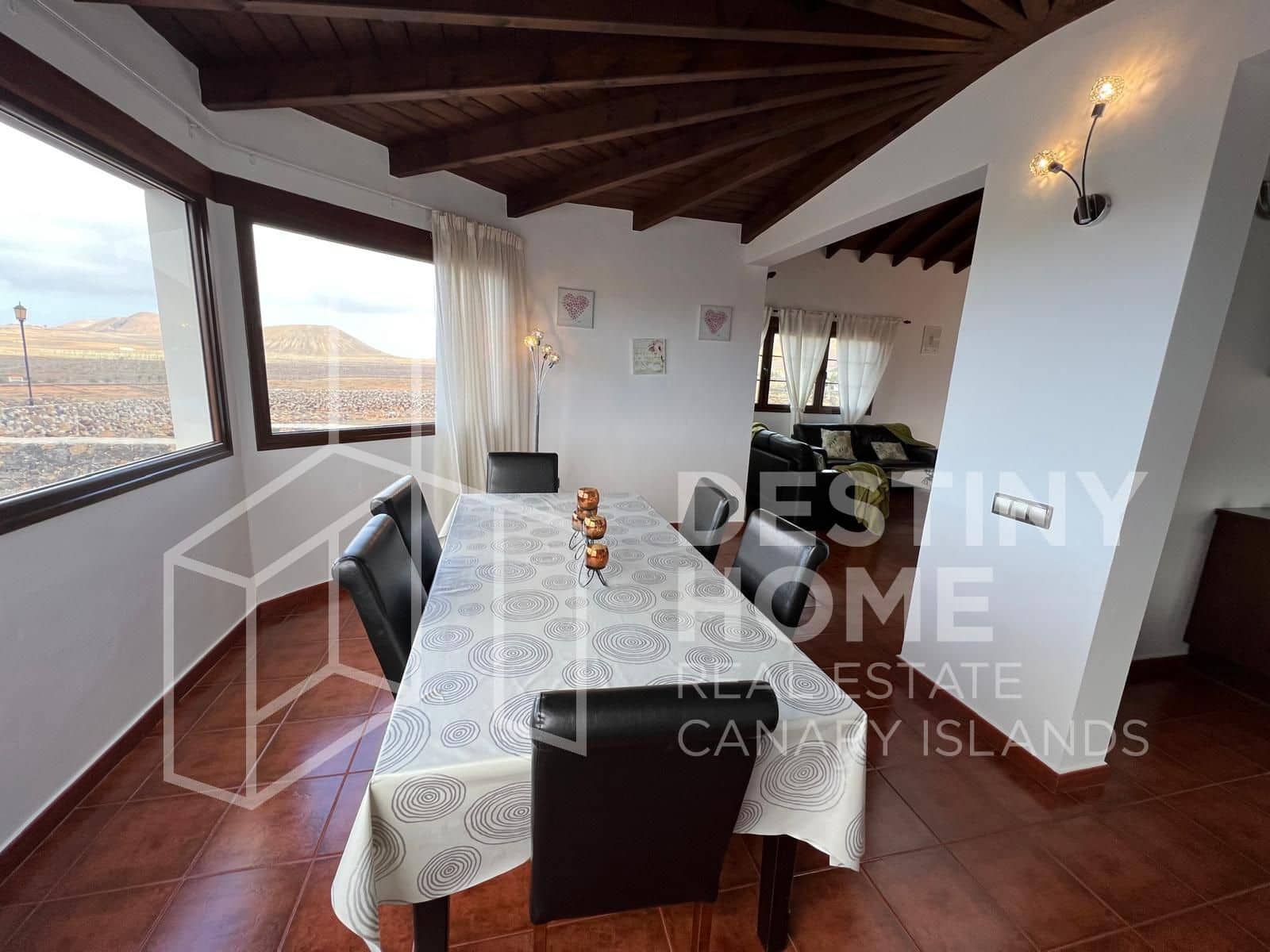 4 slaapkamer Villa te koop in Villaverde met zwembad garage - € 735.000 (Ref: 8781162)