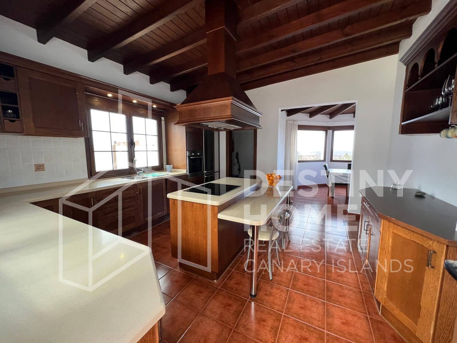 4 slaapkamer Villa te koop in Villaverde met zwembad garage - € 735.000 (Ref: 8781162)