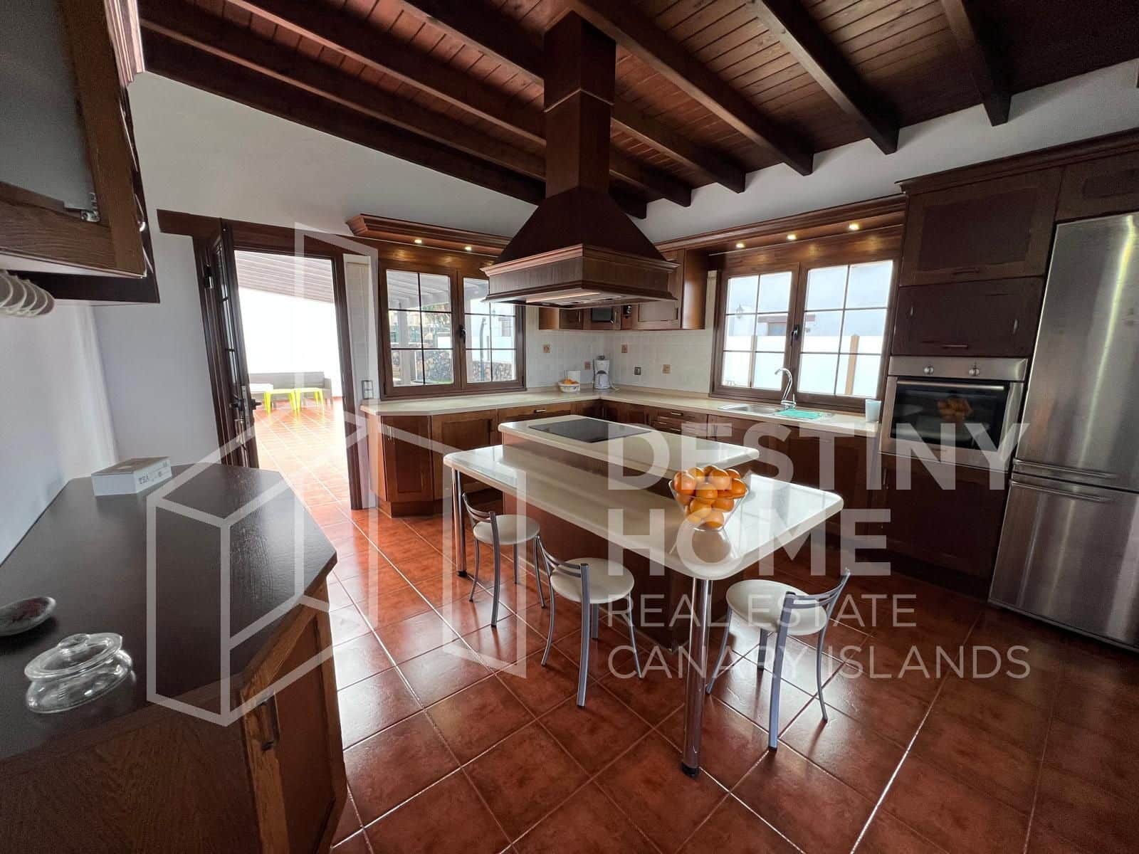 4 slaapkamer Villa te koop in Villaverde met zwembad garage - € 735.000 (Ref: 8781162)