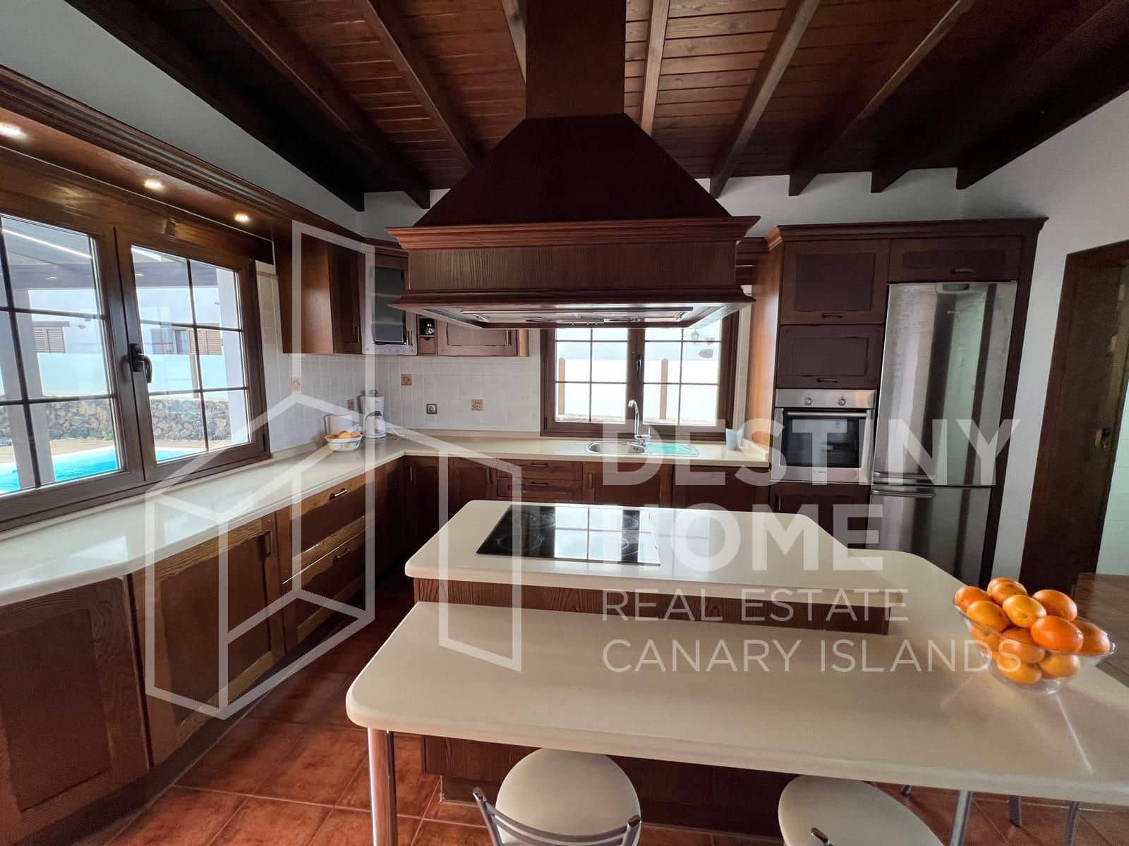 4 slaapkamer Villa te koop in Villaverde met zwembad garage - € 735.000 (Ref: 8781162)