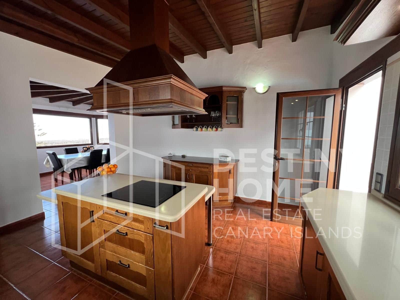 4 slaapkamer Villa te koop in Villaverde met zwembad garage - € 735.000 (Ref: 8781162)