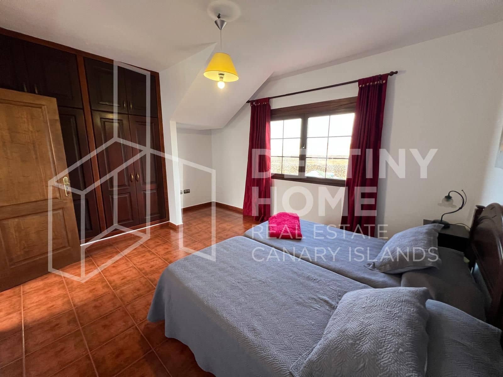 4 slaapkamer Villa te koop in Villaverde met zwembad garage - € 735.000 (Ref: 8781162)