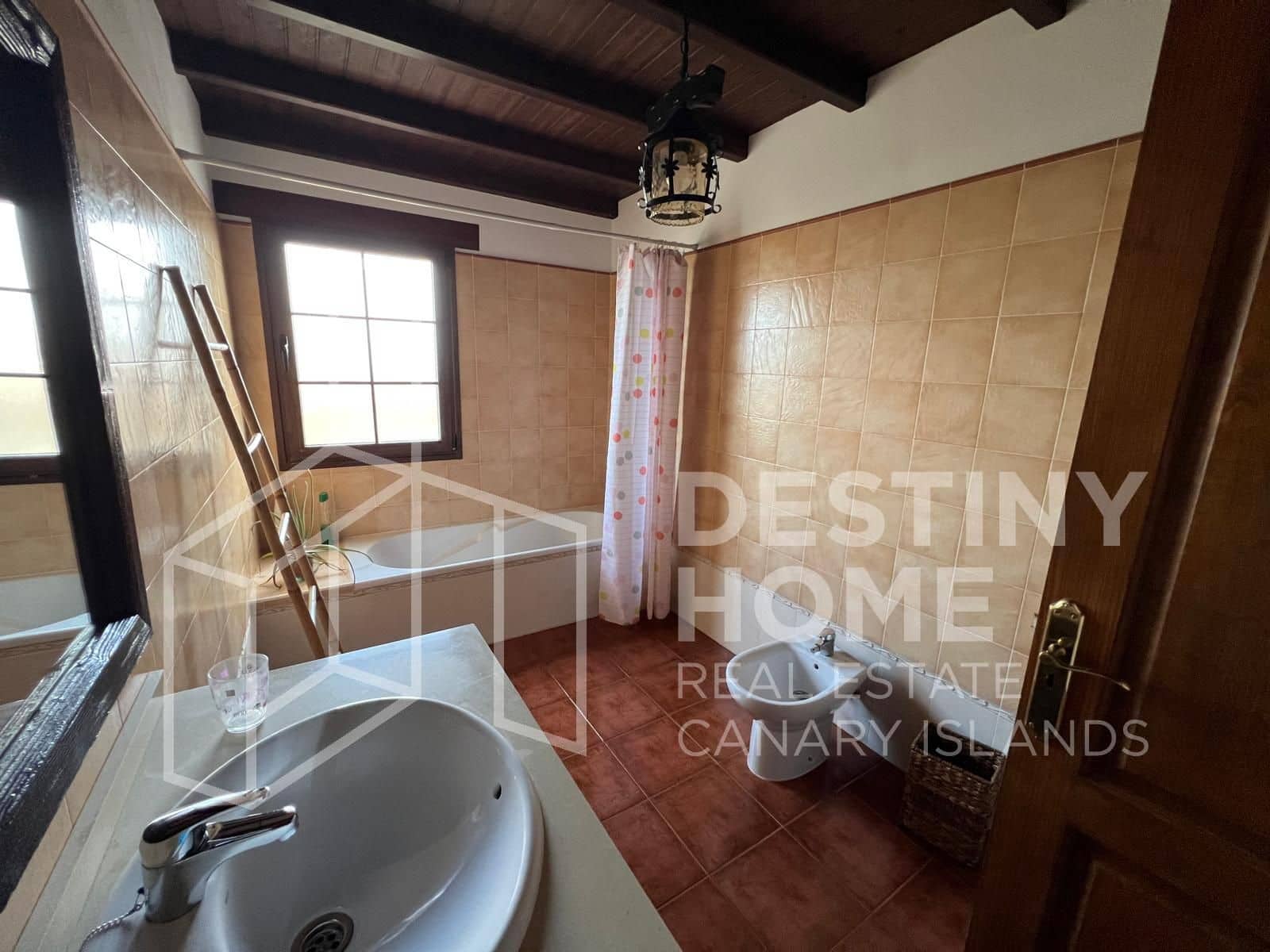 4 slaapkamer Villa te koop in Villaverde met zwembad garage - € 735.000 (Ref: 8781162)