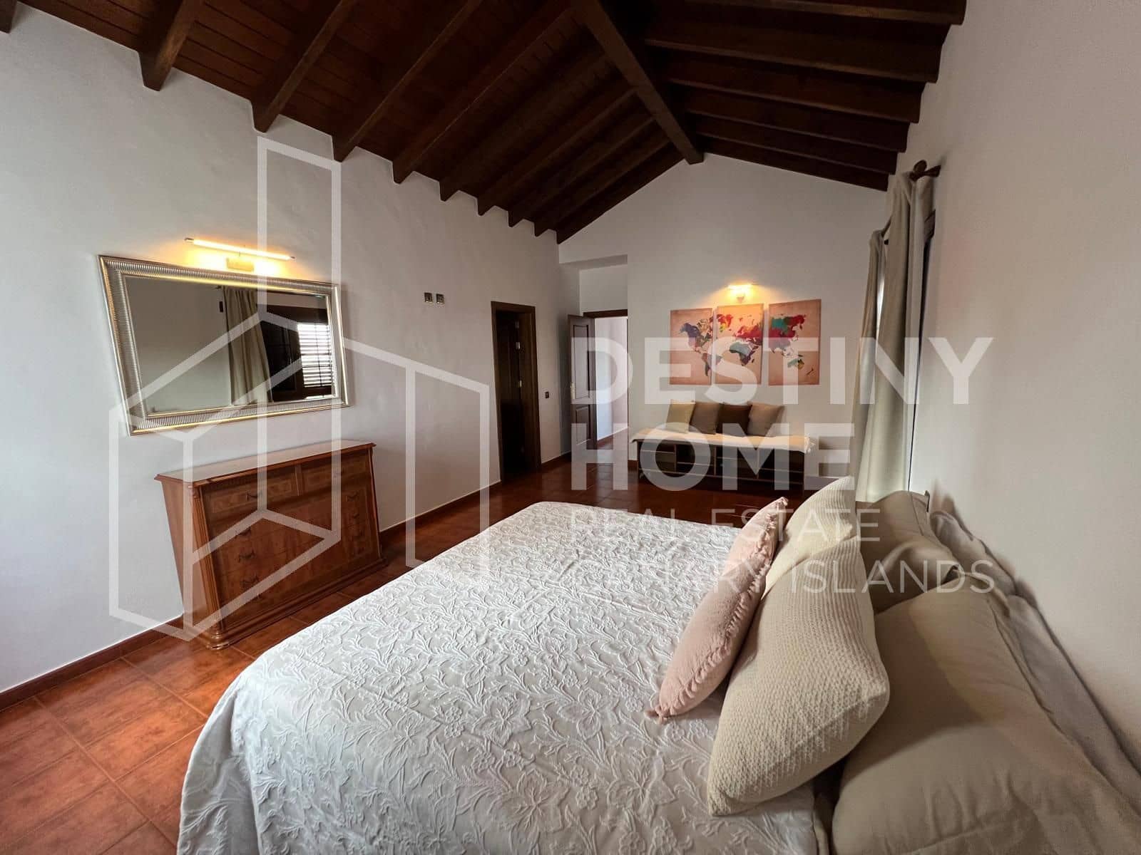 4 slaapkamer Villa te koop in Villaverde met zwembad garage - € 735.000 (Ref: 8781162)