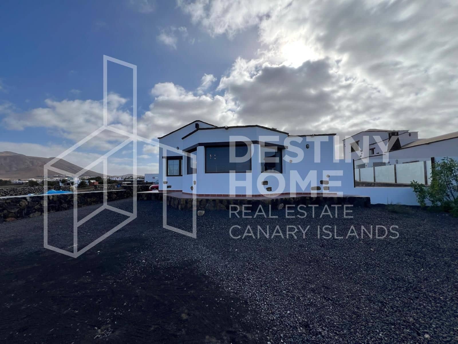 4 slaapkamer Villa te koop in Villaverde met zwembad garage - € 735.000 (Ref: 8781162)