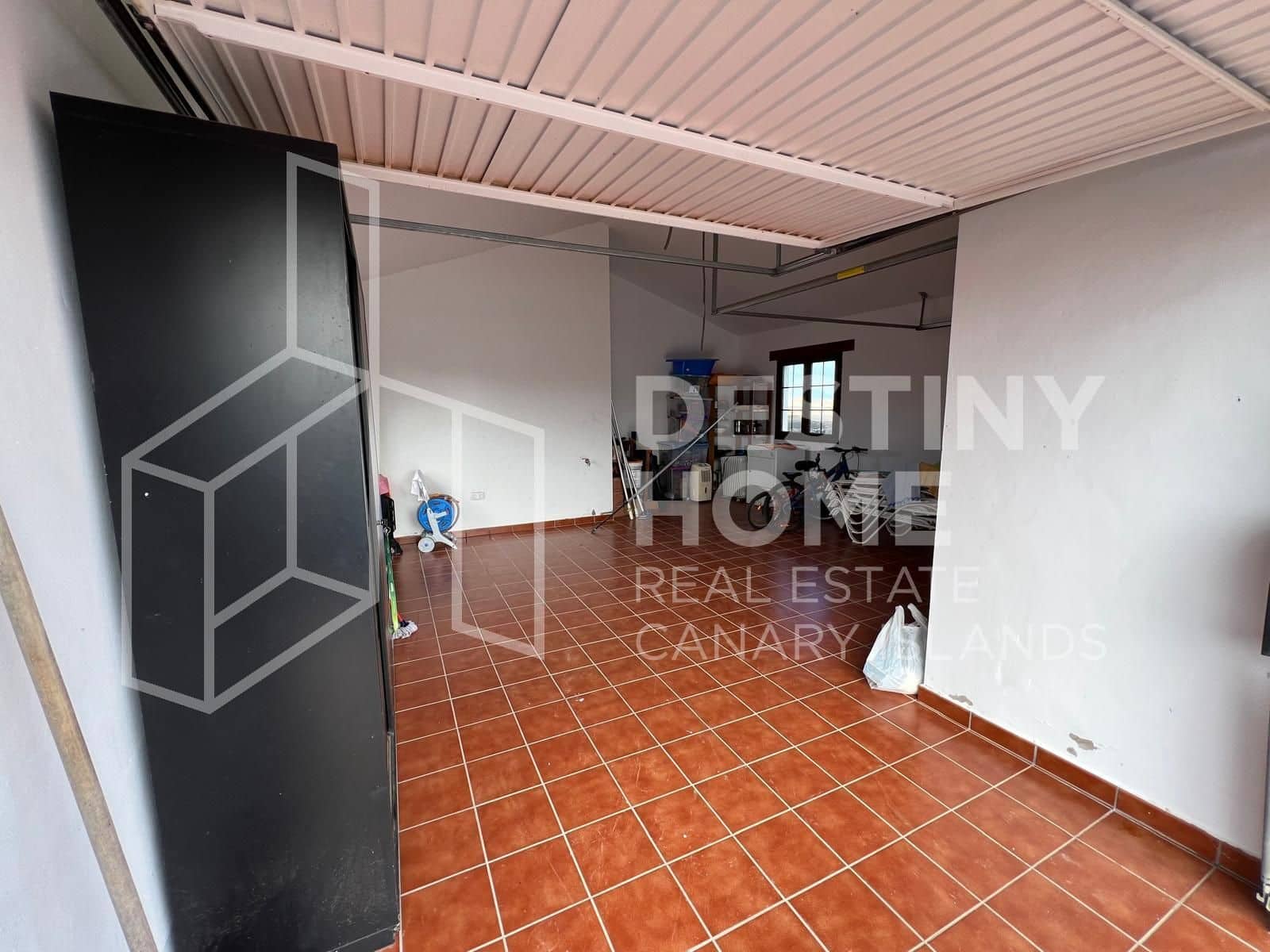 4 slaapkamer Villa te koop in Villaverde met zwembad garage - € 735.000 (Ref: 8781162)