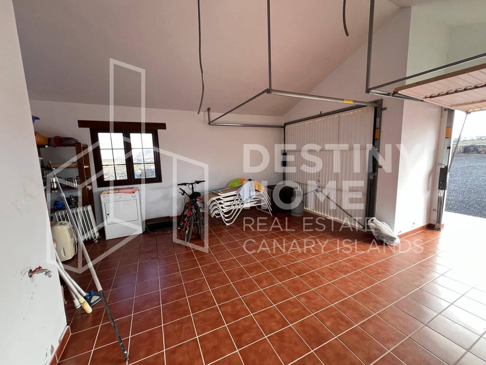 4 slaapkamer Villa te koop in Villaverde met zwembad garage - € 735.000 (Ref: 8781162)