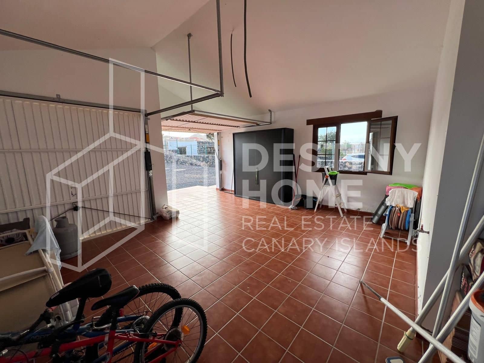 4 slaapkamer Villa te koop in Villaverde met zwembad garage - € 735.000 (Ref: 8781162)