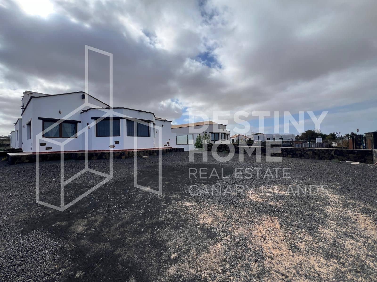 4 slaapkamer Villa te koop in Villaverde met zwembad garage - € 735.000 (Ref: 8781162)