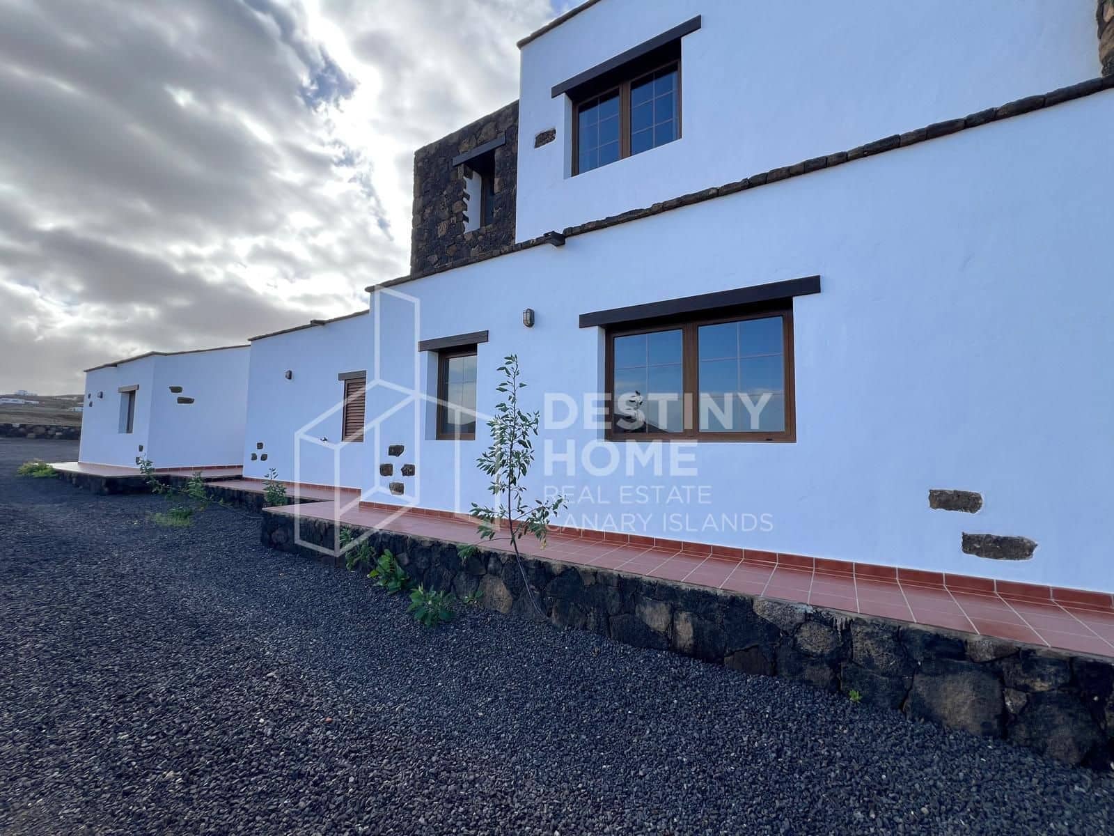 4 slaapkamer Villa te koop in Villaverde met zwembad garage - € 735.000 (Ref: 8781162)