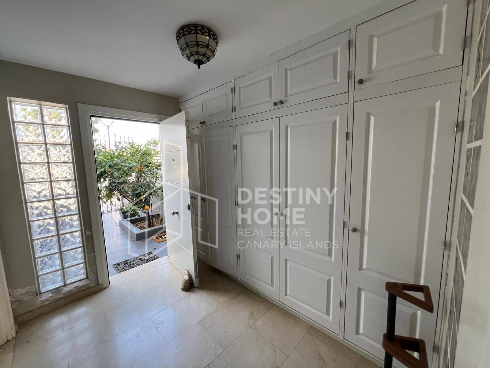 3 soveværelse Byhus til salg i Puerto del Rosario - € 330.000 (Ref: 8812140)