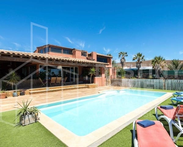 5 soverom Villa til salgs i Parque Holandés, La Oliva med svømmebasseng garasje - € 820 000 (Ref: 8879394)