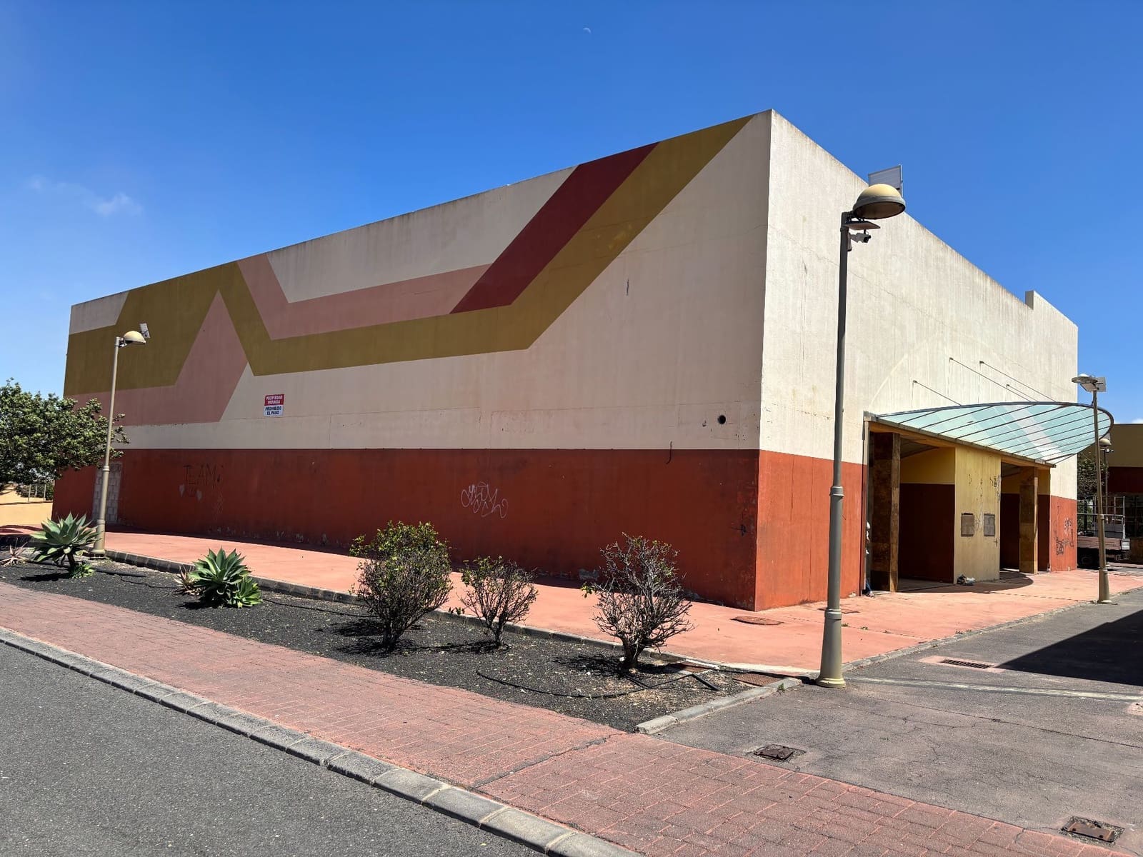 Kaupallinen myytävänä paikassa Corralejo - 800 000 € (Ref: 8912623)