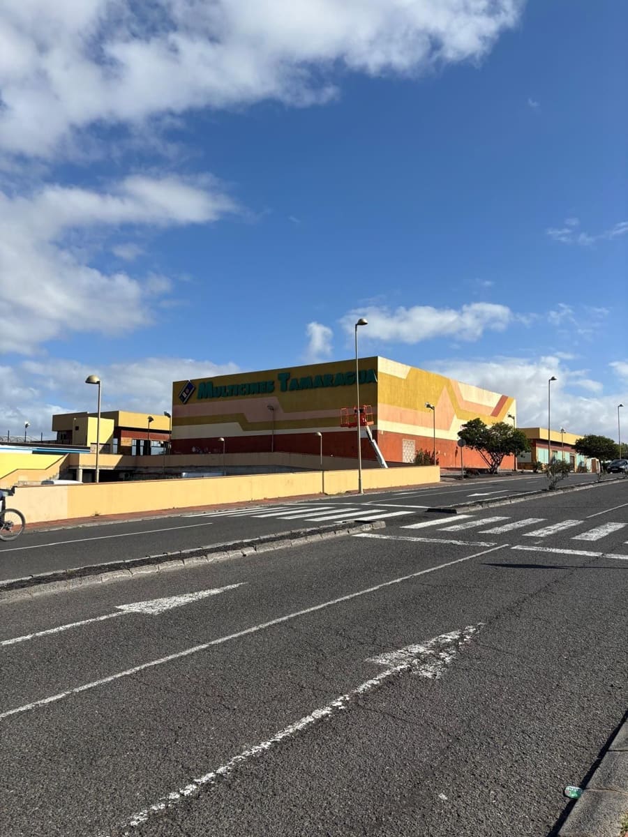 Kaupallinen myytävänä paikassa Corralejo - 800 000 € (Ref: 8912623)