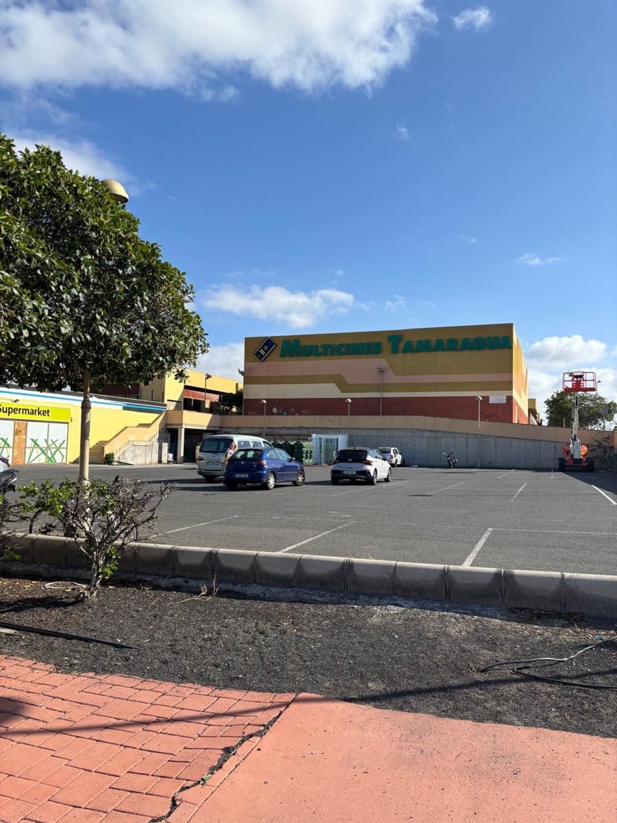 Kaupallinen myytävänä paikassa Corralejo - 800 000 € (Ref: 8912623)