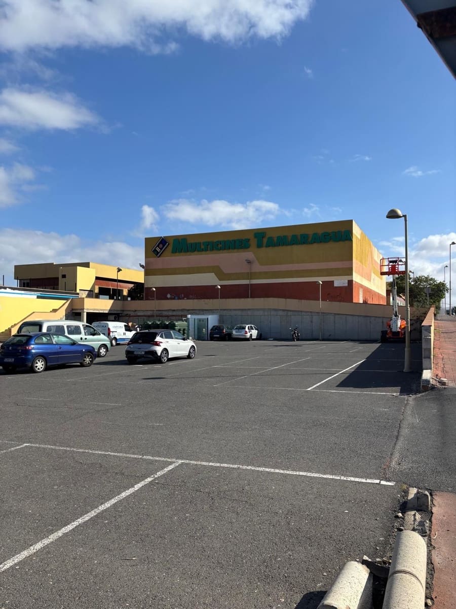 Kaupallinen myytävänä paikassa Corralejo - 800 000 € (Ref: 8912623)