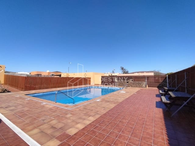 3 bedroom Villa for sale in Corralejo, La Oliva - € 255,000 (Ref: 8926121)
