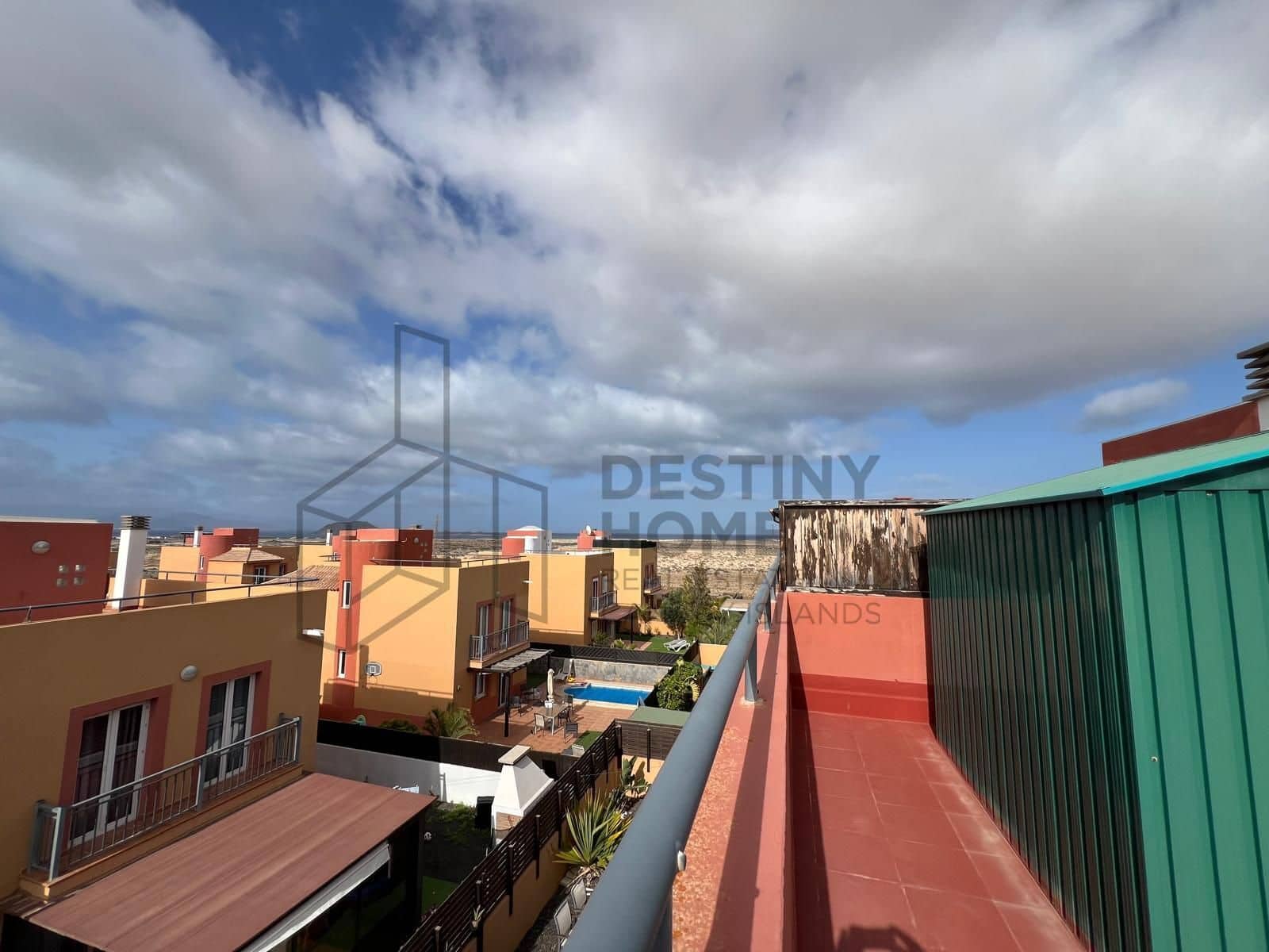 3 soveværelse Semi-Rækkehus til salg i Corralejo med swimmingpool garage - € 320.000 (Ref: 8945941)