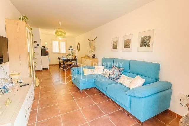 3 quarto Moradia Geminada para venda em Corralejo, La Oliva com piscina garagem - 320 000 € (Ref: 8945941)