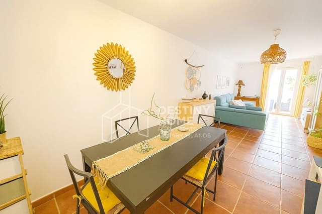 3 quarto Moradia Geminada para venda em Corralejo, La Oliva com piscina garagem - 320 000 € (Ref: 8945941)