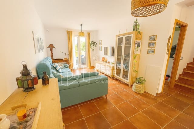 3 quarto Moradia Geminada para venda em Corralejo, La Oliva com piscina garagem - 320 000 € (Ref: 8945941)