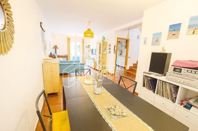 3 quarto Moradia Geminada para venda em Corralejo, La Oliva com piscina garagem - 320 000 € (Ref: 8945941)