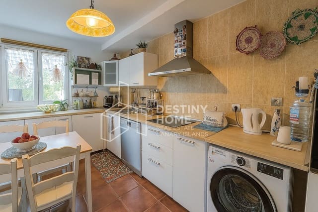 3 quarto Moradia Geminada para venda em Corralejo, La Oliva com piscina garagem - 320 000 € (Ref: 8945941)