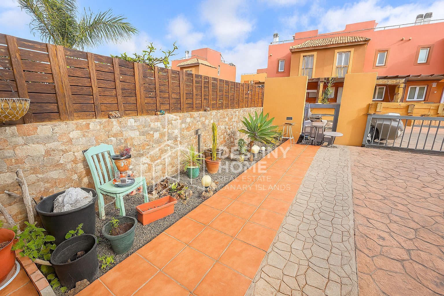 3 soveværelse Semi-Rækkehus til salg i Corralejo med swimmingpool garage - € 320.000 (Ref: 8945941)