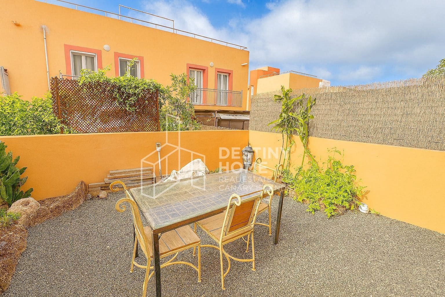 3 soveværelse Semi-Rækkehus til salg i Corralejo med swimmingpool garage - € 320.000 (Ref: 8945941)