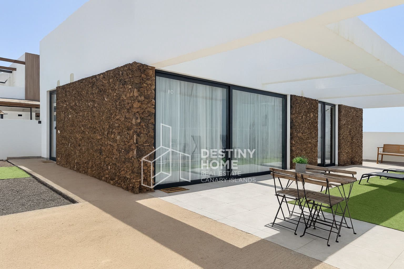 2 bedroom Villa for sale in Corralejo - € 280,000 (Ref: 8956899)