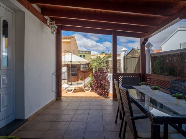 3 sypialnia Willa na sprzedaż w Corralejo, La Oliva z basenem - 695 000 € (Ref: 8961092)