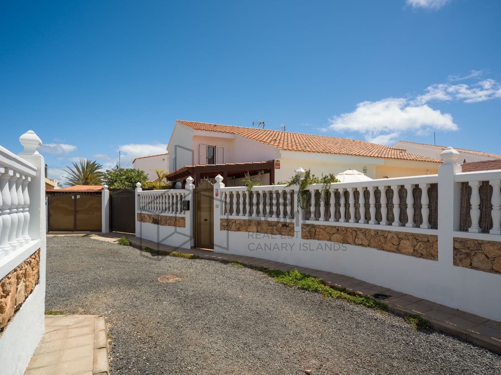 3 sypialnia Willa na sprzedaż w Corralejo z basenem - 695 000 € (Ref: 8961092)
