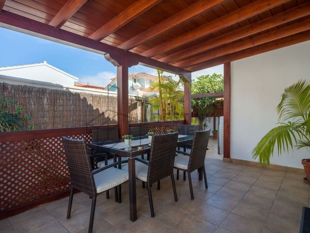 3 sypialnia Willa na sprzedaż w Corralejo, La Oliva z basenem - 695 000 € (Ref: 8961092)