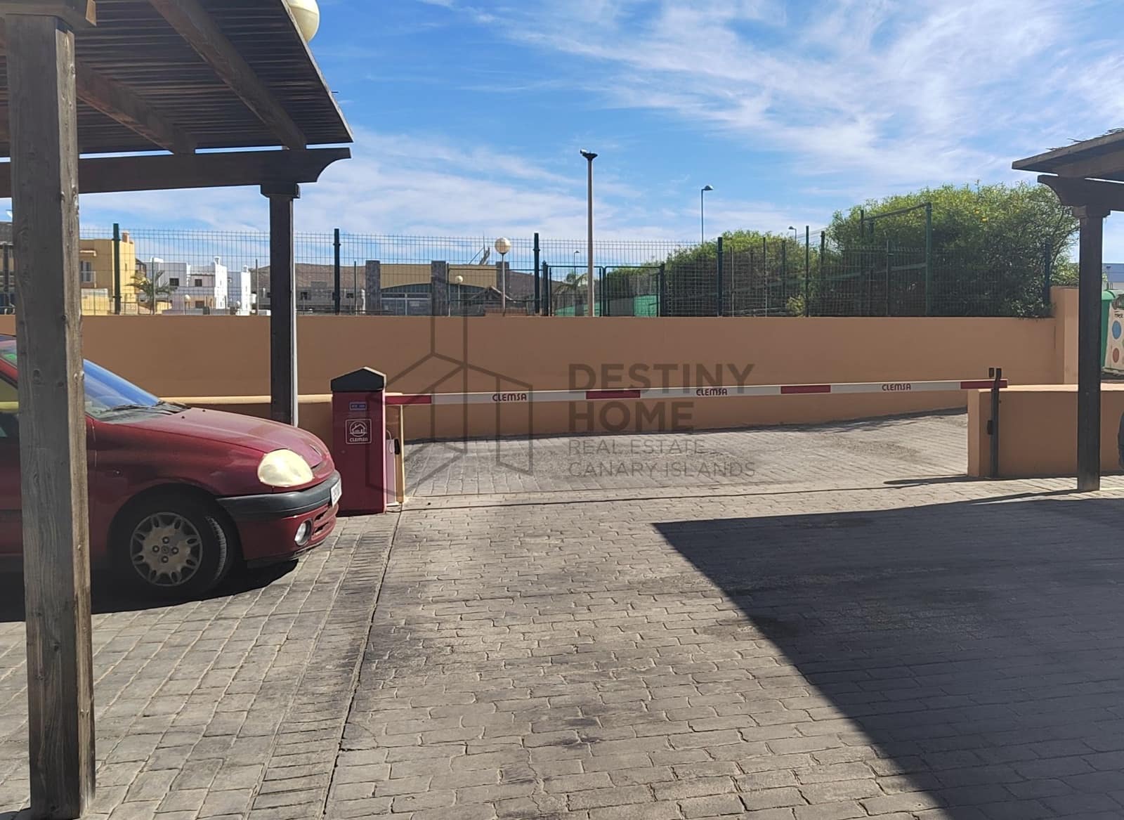 Apartamento de 2 habitaciones en Corralejo en venta con piscina garaje - 249.000 € (Ref: 8985517)