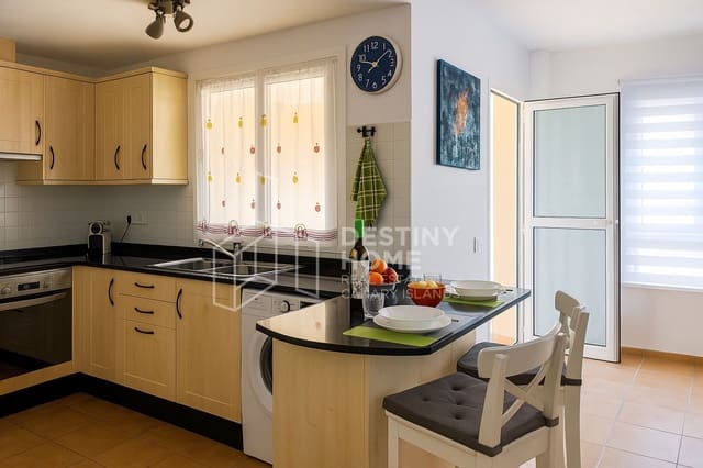 Apartamento de 2 habitaciones en Corralejo, La Oliva en venta con piscina garaje - 249.000 € (Ref: 8985517)