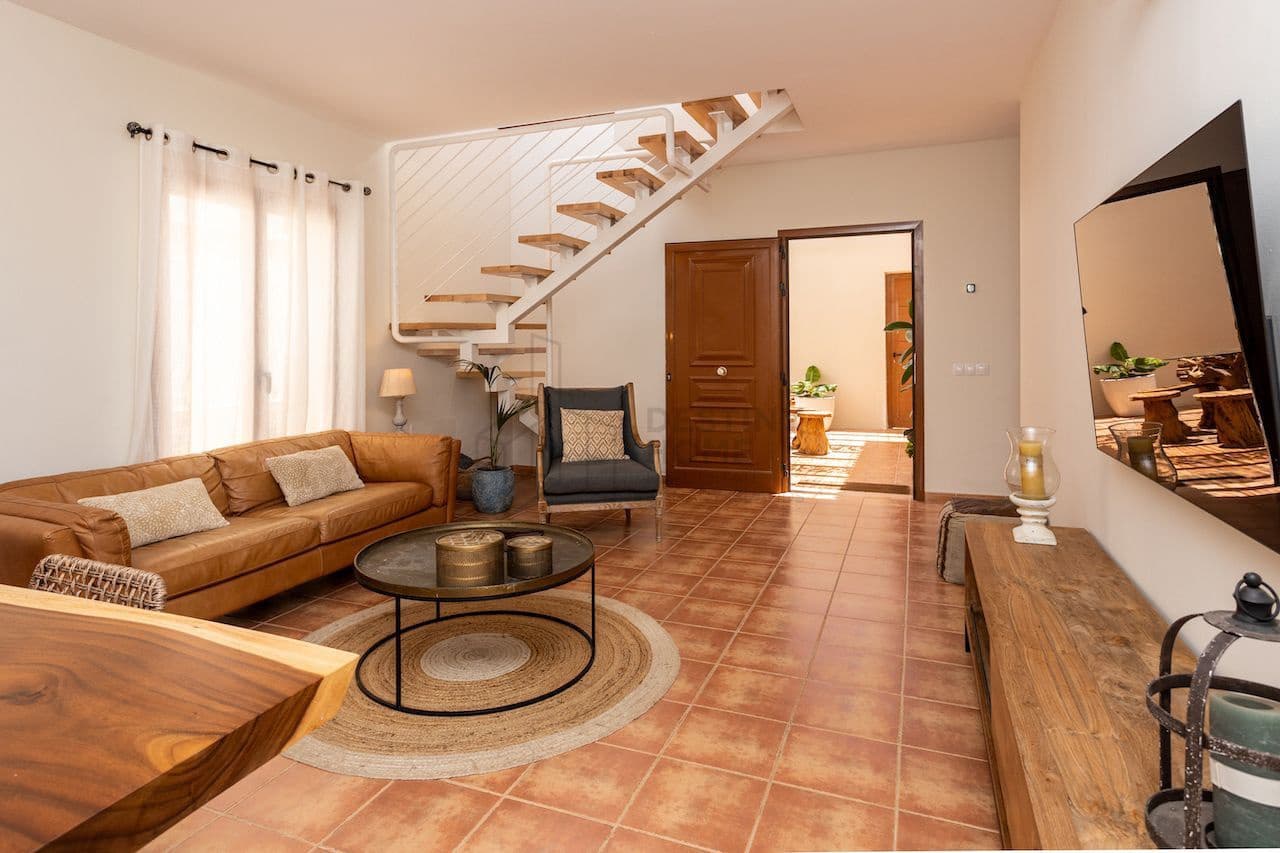 3 sypialnia Willa na sprzedaż w Corralejo z basenem garażem - 415 000 € (Ref: 9000965)