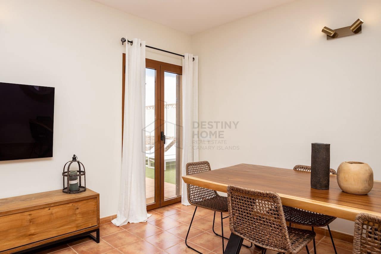 3 sypialnia Willa na sprzedaż w Corralejo z basenem garażem - 415 000 € (Ref: 9000965)