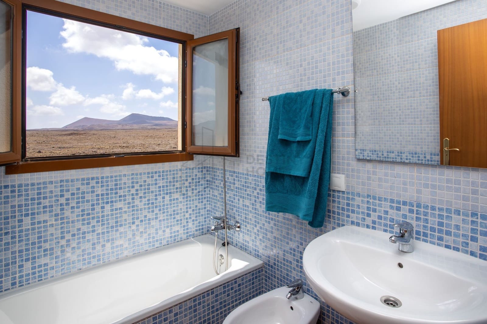 3 sypialnia Willa na sprzedaż w Corralejo z basenem garażem - 415 000 € (Ref: 9000965)