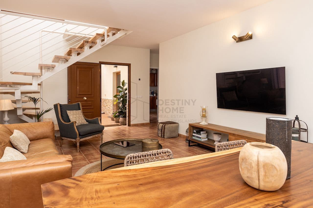 3 sypialnia Willa na sprzedaż w Corralejo z basenem garażem - 415 000 € (Ref: 9000965)