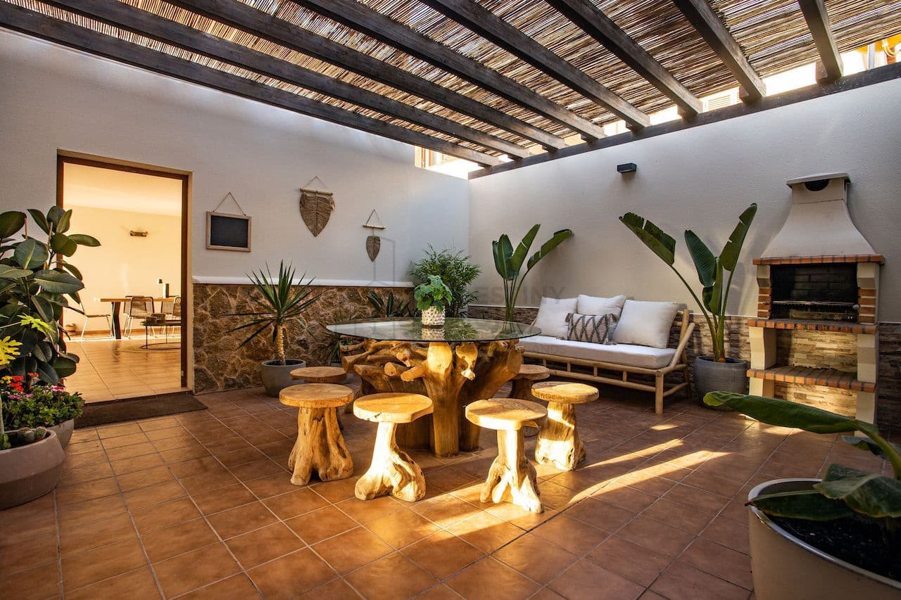 3 sypialnia Willa na sprzedaż w Corralejo z basenem garażem - 415 000 € (Ref: 9000965)