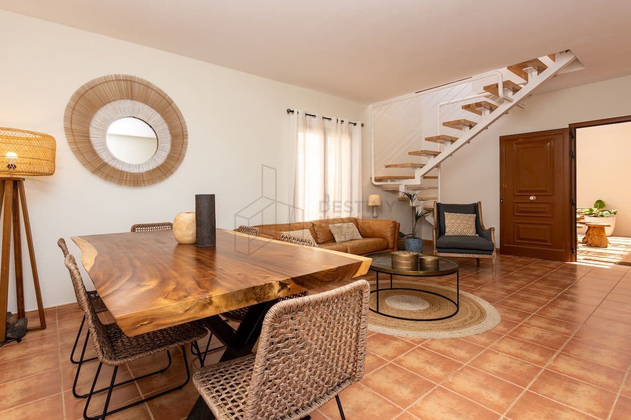 3 sypialnia Willa na sprzedaż w Corralejo z basenem garażem - 415 000 € (Ref: 9000965)