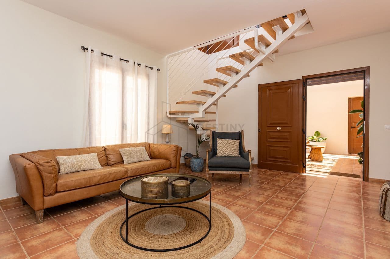 3 sypialnia Willa na sprzedaż w Corralejo z basenem garażem - 415 000 € (Ref: 9000965)