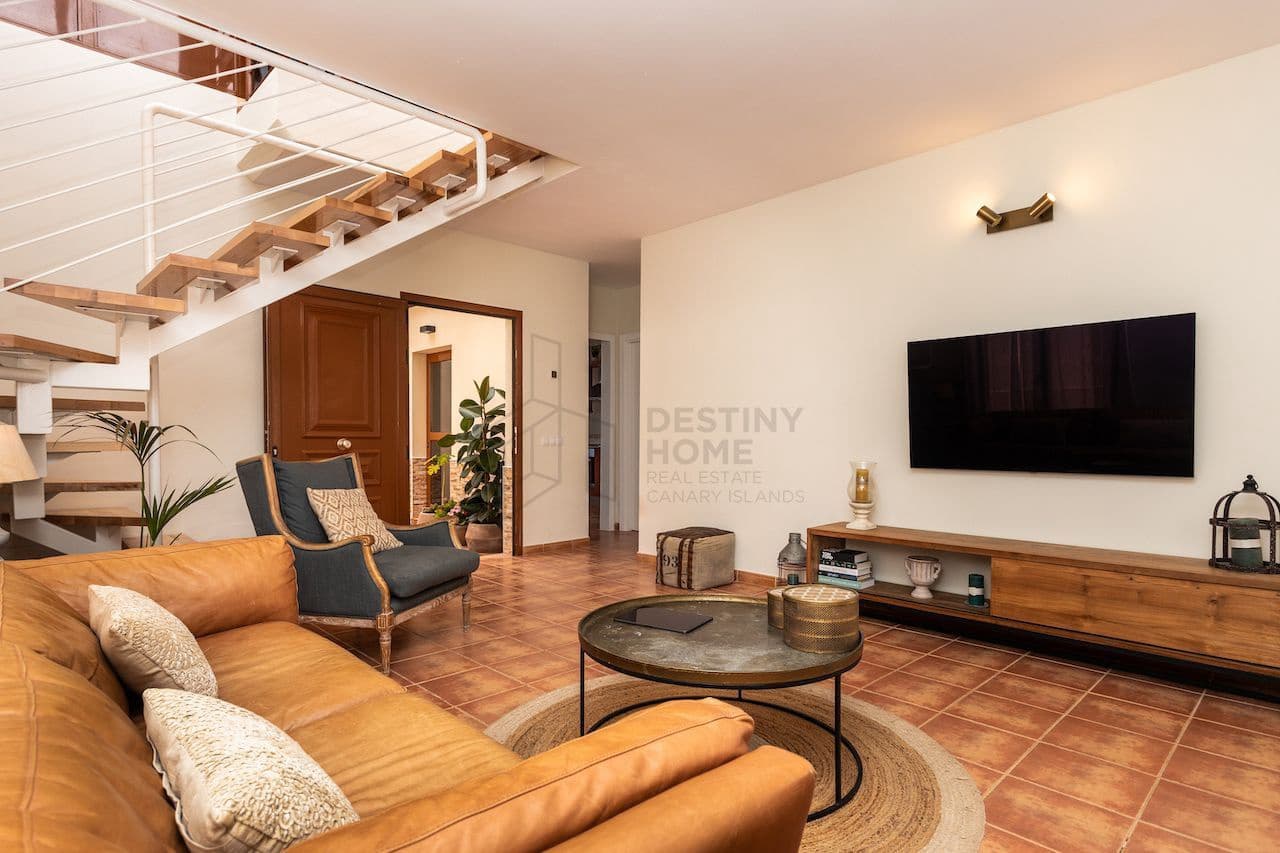 3 sypialnia Willa na sprzedaż w Corralejo z basenem garażem - 415 000 € (Ref: 9000965)