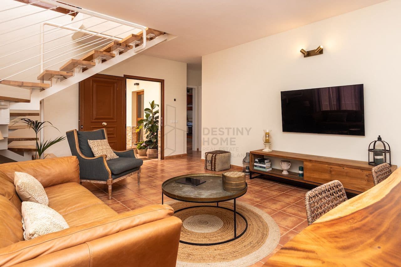 3 sypialnia Willa na sprzedaż w Corralejo z basenem garażem - 415 000 € (Ref: 9000965)