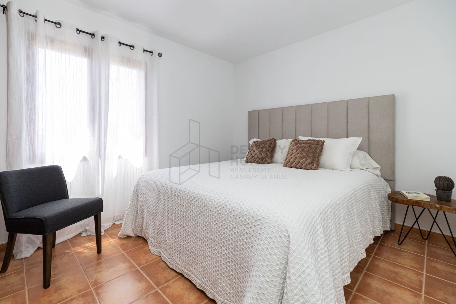 3 sypialnia Willa na sprzedaż w Corralejo z basenem garażem - 415 000 € (Ref: 9000965)